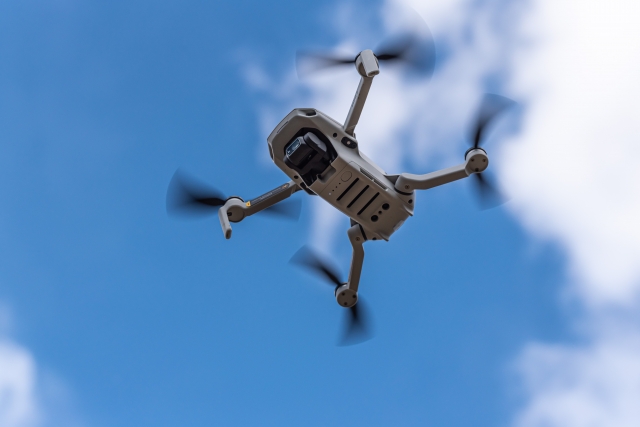 ドローンによる警備・監視の現状と課題、活用事例を紹介;