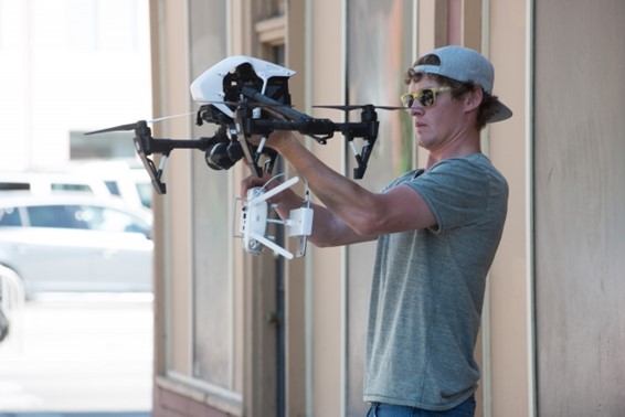 ドローンスクールで学べることは？費用相場や向いている人について;