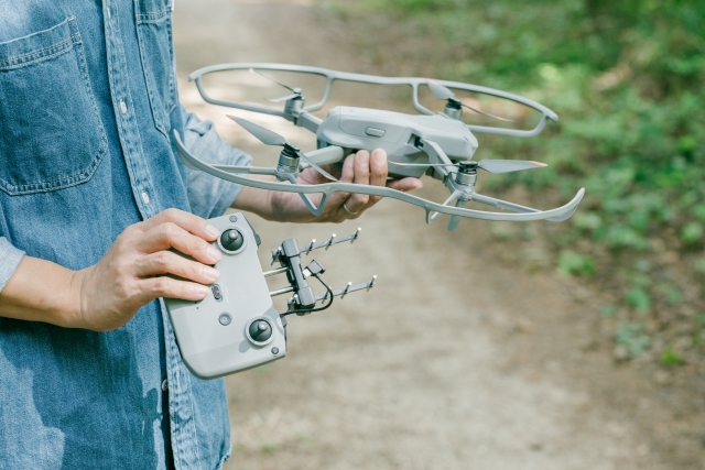 ドローン操縦に国家資格が創設される！スクールに通うメリットとは？;